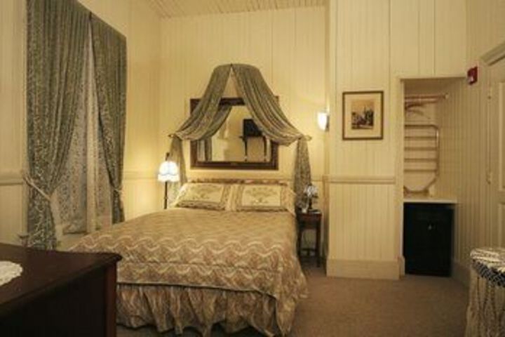 Room 31 of 77