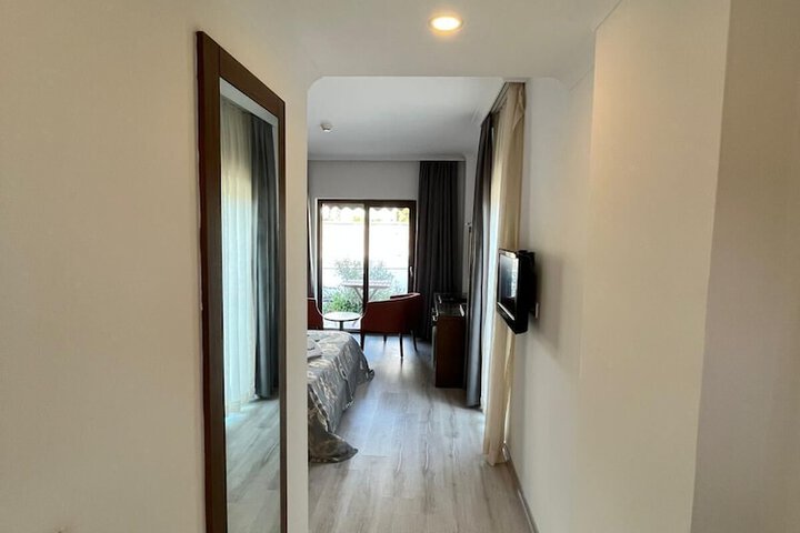 Room 13 of 40