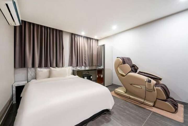 Room 16 of 17