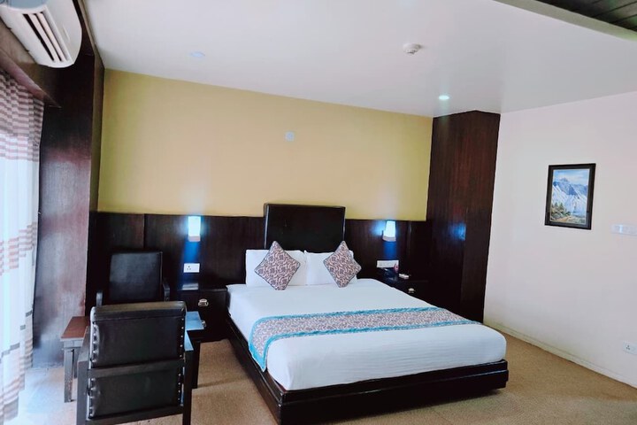 Room 6 of 16