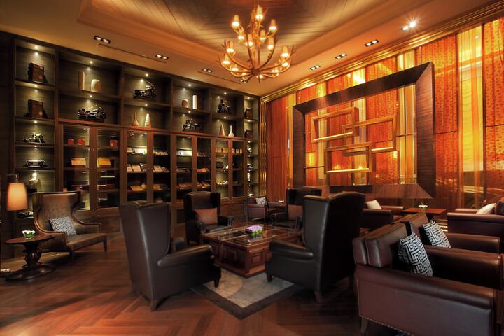 Lounge 49 of 64