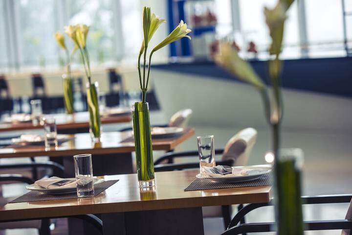 Dining 76 of 102