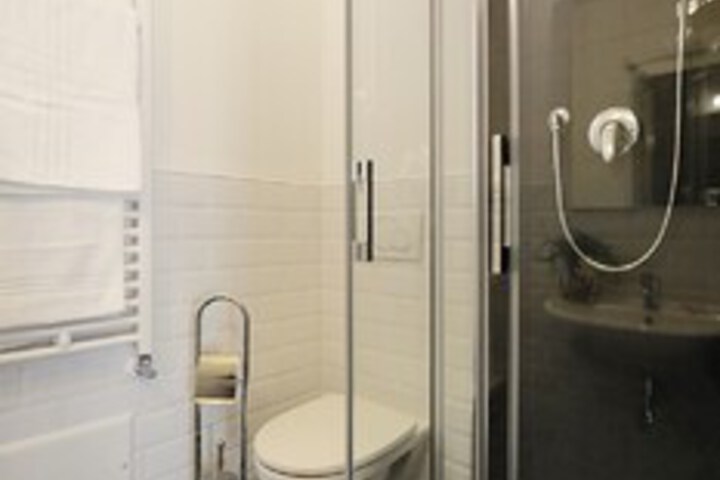 Room 11 of 35