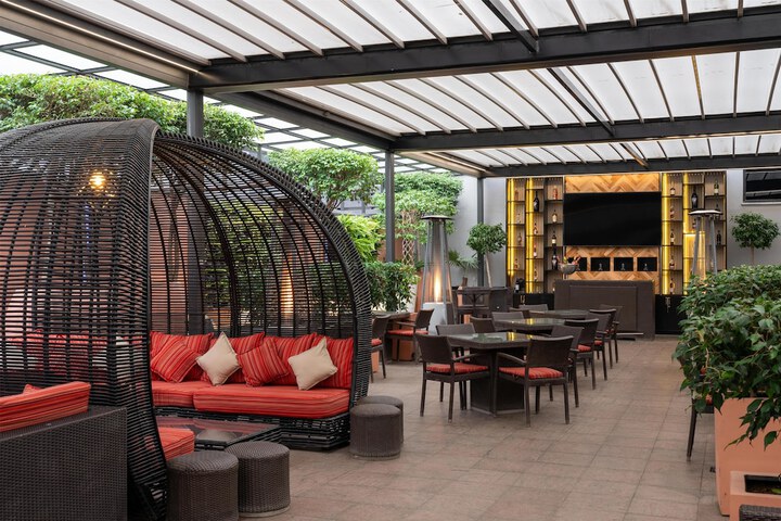 Lounge 157 of 201