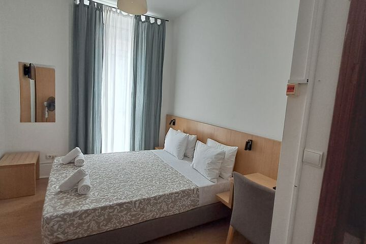 Room 52 of 157