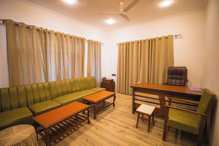 Room 9 of 16