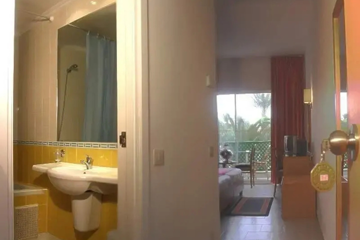 Room 7 of 20