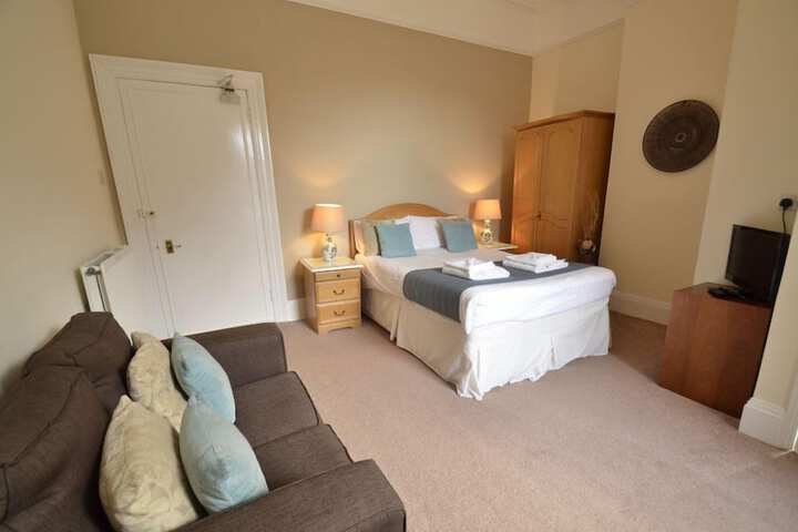 Room 4 of 20