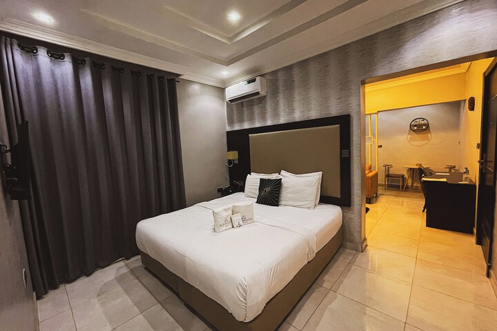 Room 19 of 37