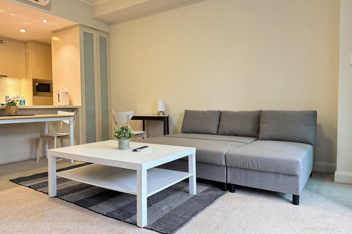 Room 4 of 12