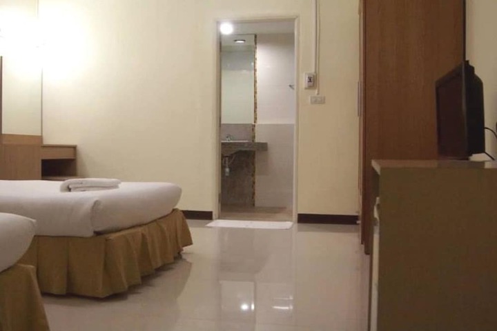 Room 4 of 14