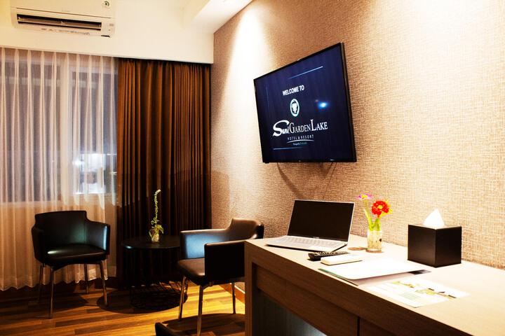 Room 4 of 50