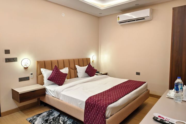 Room 27 of 73