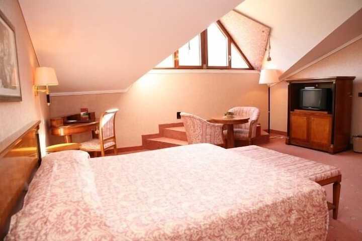 Room 4 of 35