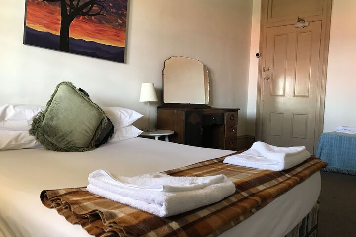 Room 3 of 40