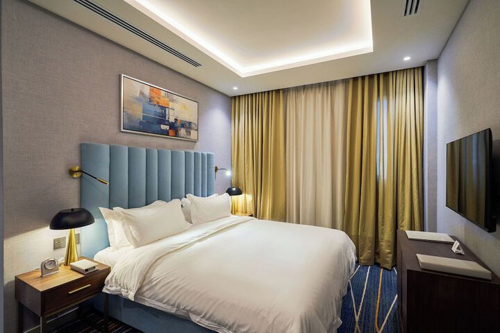 Room 33 of 77
