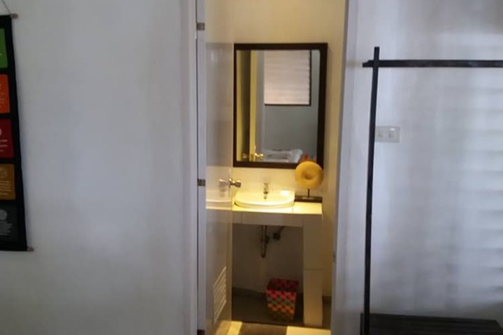 Room 7 of 33