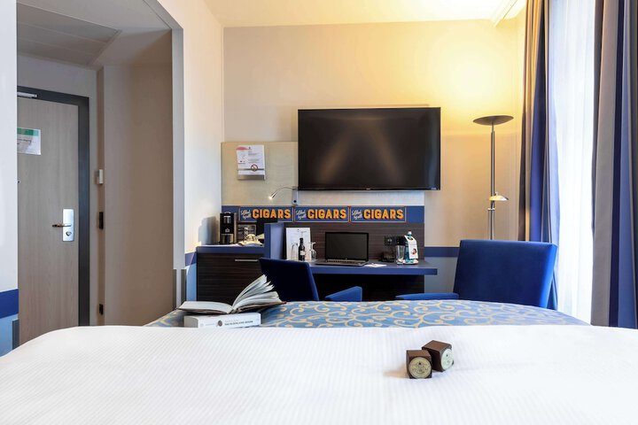 Room 10 of 117