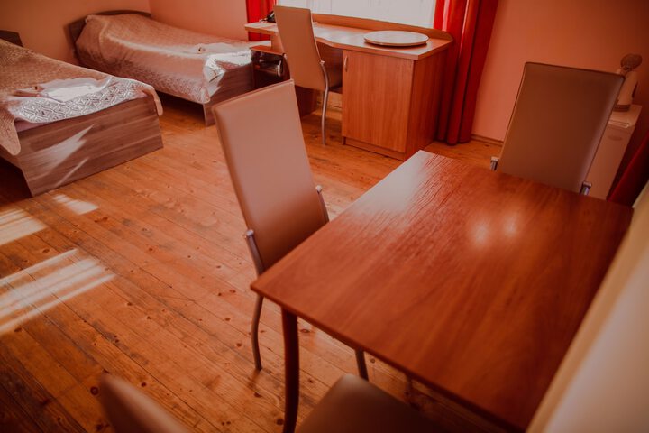 Room 6 of 90