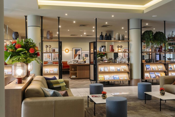 Entrance & Lobby