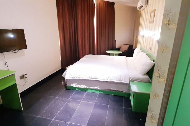 Room 14 of 24