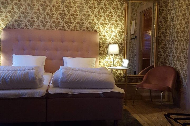 Room 8 of 20