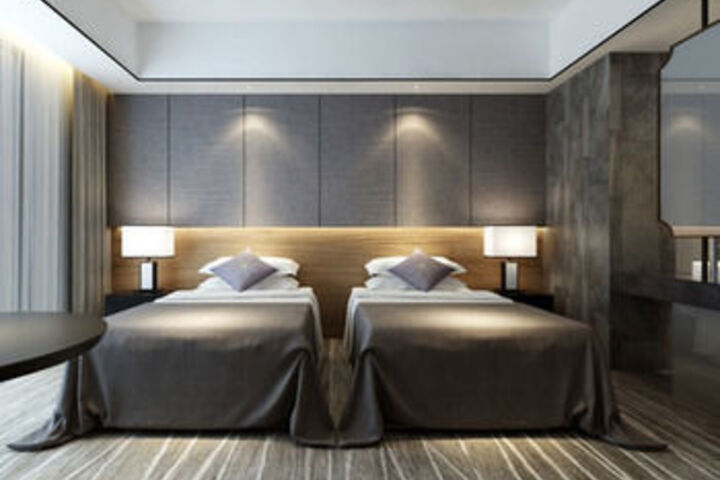 Room 6 of 10