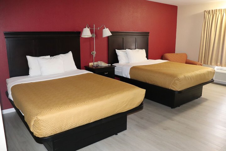 2 Queen Beds (2 of 34)