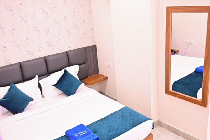 Room 5 of 18