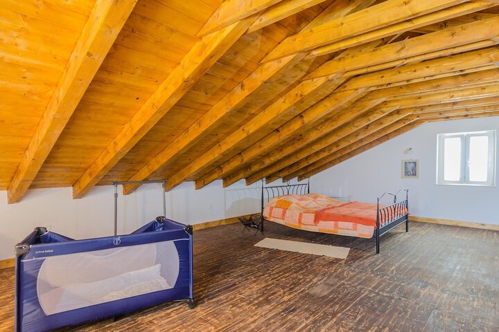 Room 4 of 20