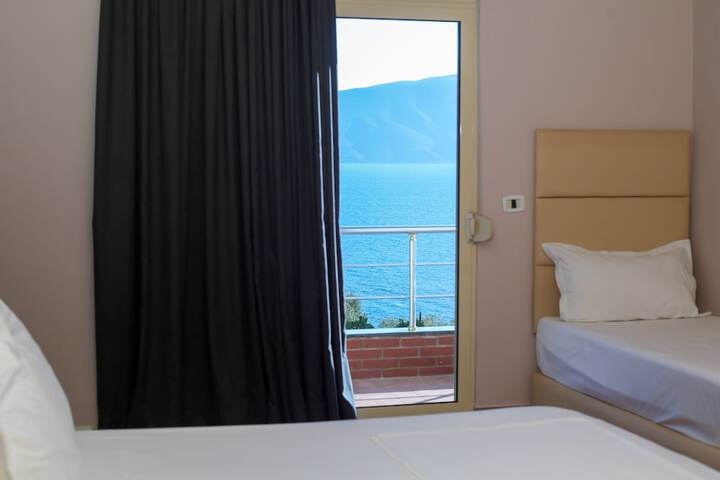 Room 50 of 218