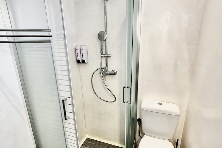 Room 9 of 10