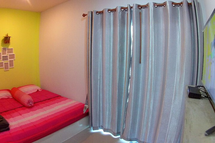Room 8 of 18