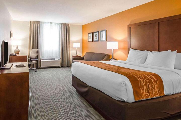 1 King Bed (6 of 6)