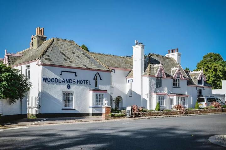 Woodlands Hotel