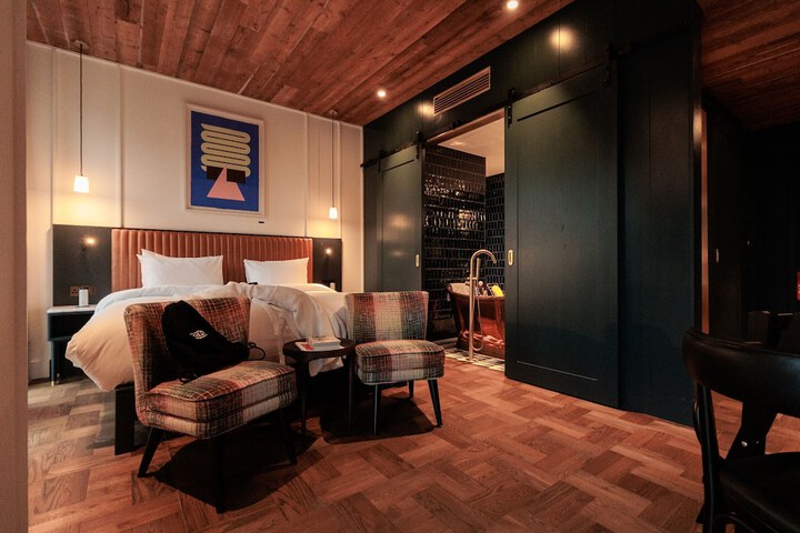Room 8 of 75