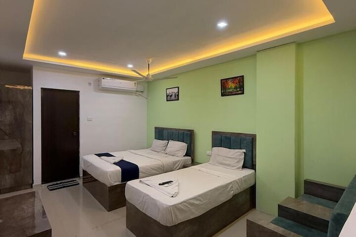 Room 4 of 9
