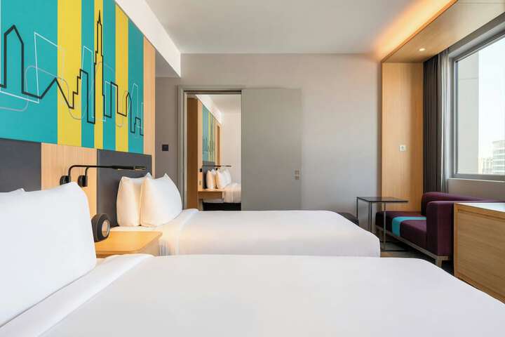 Room 52 of 116