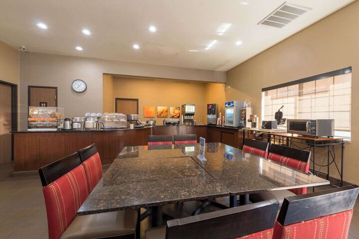 Breakfast/Coffee Service 117 of 132