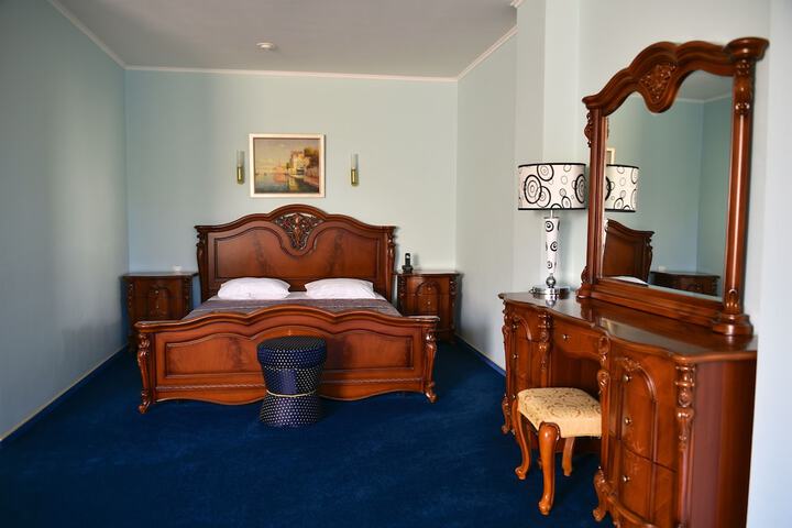 Room 11 of 42