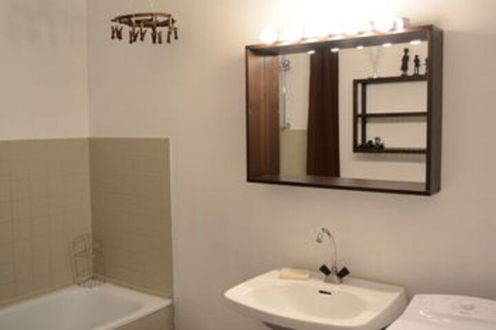 Room 9 of 50