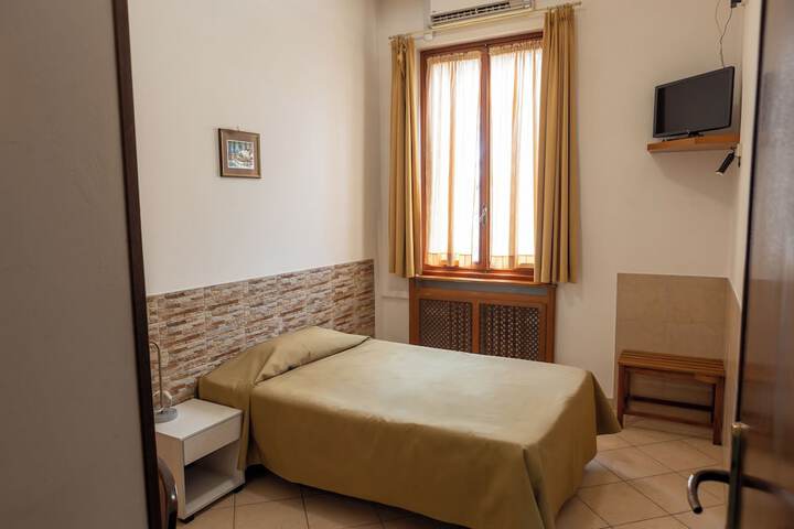 Room 2 of 15