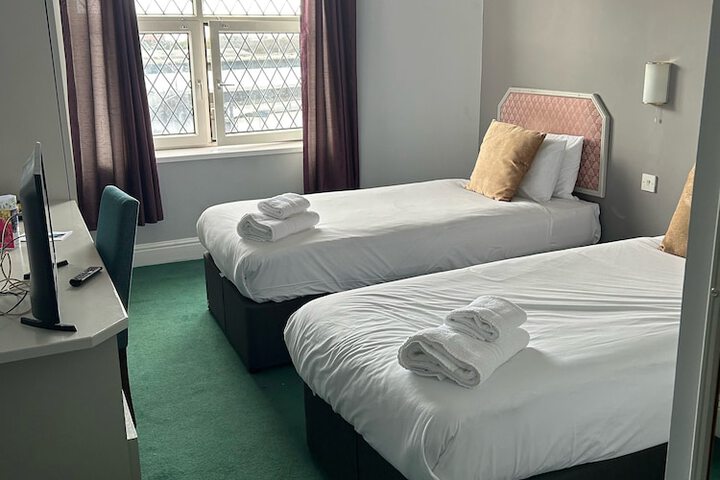 Room 16 of 32
