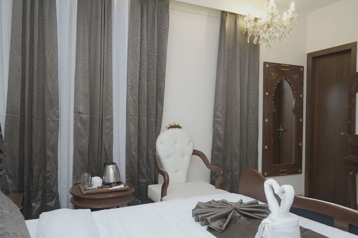 Room 28 of 136