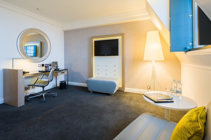 Room 35 of 69