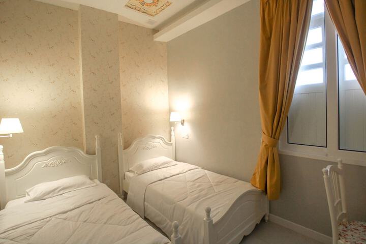 Room 27 of 69