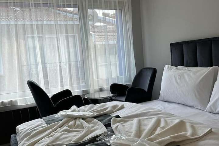 Room 6 of 33