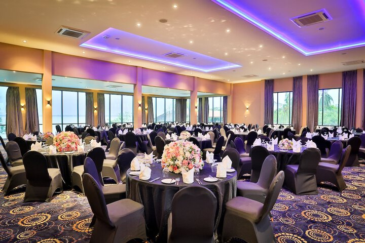 Ballroom/Hall 107 of 159