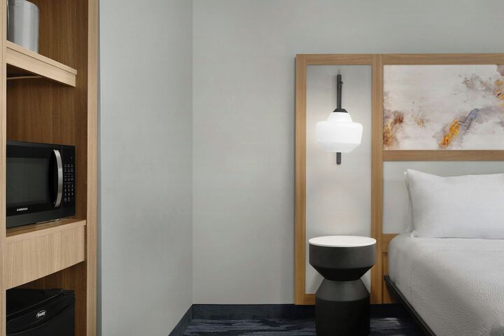 Room 6 of 40