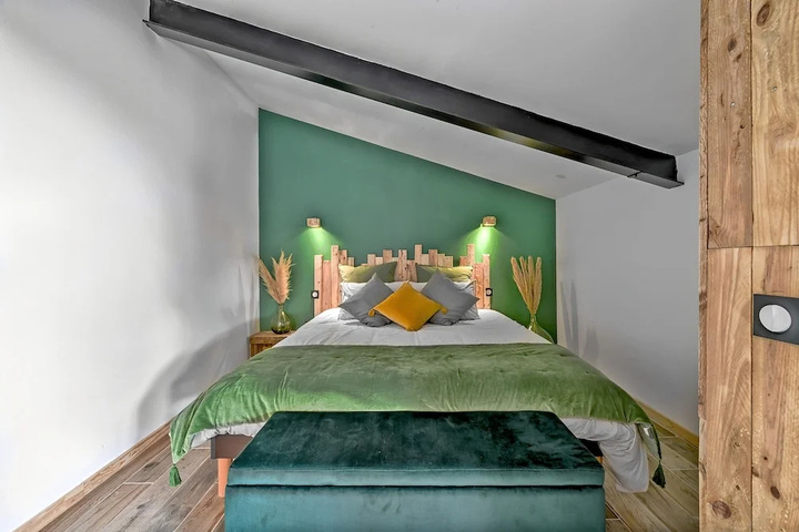 Room 2 of 19